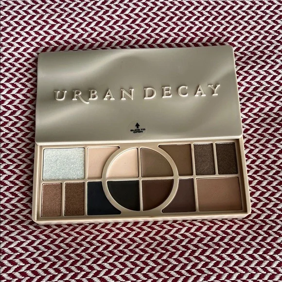 Urban Decay Shaped palette - Picture 3 of 5